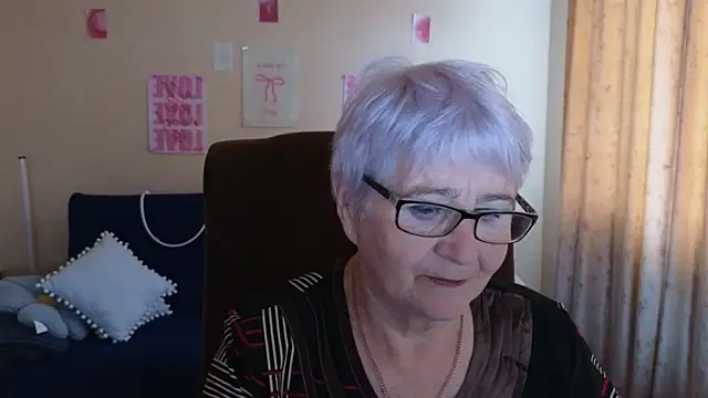 Sandra Snowflake online show from May 15, 4:08 am