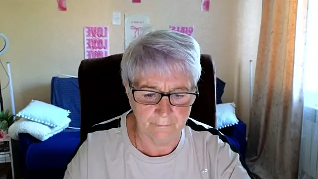 Snapshot of Sandra_Snowflake chatting on June 22, 3:58 am Sandra Snowflake online show from June 22, 3:58 am