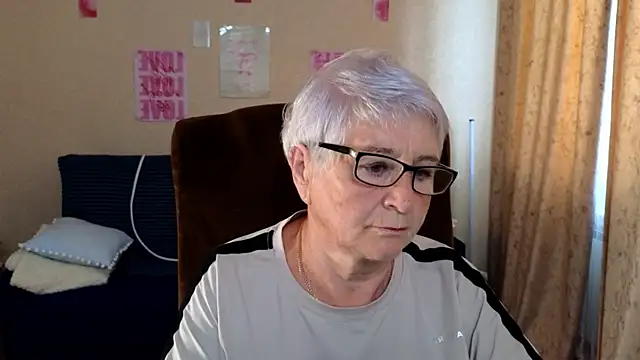 Snapshot of Sandra_Snowflake chatting on June 23, 3:59 am Sandra Snowflake online show from June 23, 3:59 am