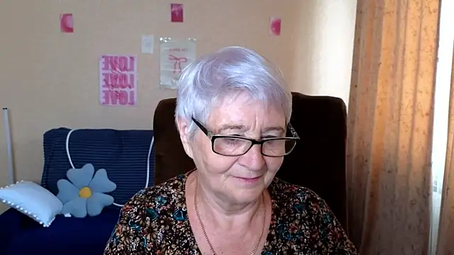 Snapshot of Sandra_Snowflake chatting on June 29, 3:57 am Sandra Snowflake online show from June 29, 3:57 am