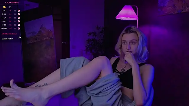 Snapshot of aishiro chatting on October 1, 9:15 am aishiro online show from October 1, 9:15 am