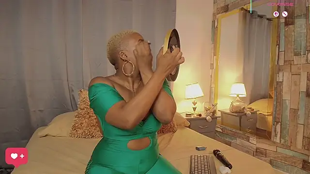 Snapshot of DashaSousaa chatting on March 17, 2:42 pm DashaSousaa online show from March 17, 2:42 pm