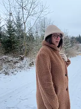 Snapshot of AvaFlowers6 chatting on January 6, 9:46 am AvaFlowers6 online show from January 6, 9:46 am