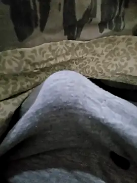 Snapshot of skiciyunis chatting on November 17, 9:53 pm skiciyunis online show from November 17, 9:53 pm