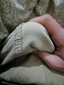 Snapshot of skiciyunis chatting on December 2, 6:47 pm skiciyunis online show from December 2, 6:47 pm