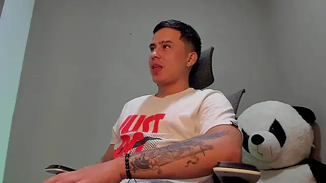 Snapshot of mattiwsmorris_ chatting on October 20, 1:17 am mattiwsmorris online show from October 20, 1:17 am