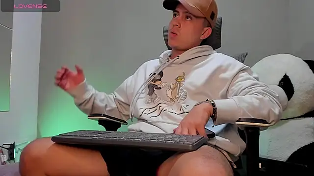 Snapshot of mattiwsmorris_ chatting on October 23, 3:39 am mattiwsmorris online show from October 23, 3:39 am