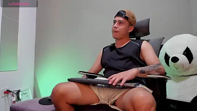 Snapshot of mattiwsmorris_ chatting on October 24, 7:49 am mattiwsmorris online show from October 24, 7:49 am