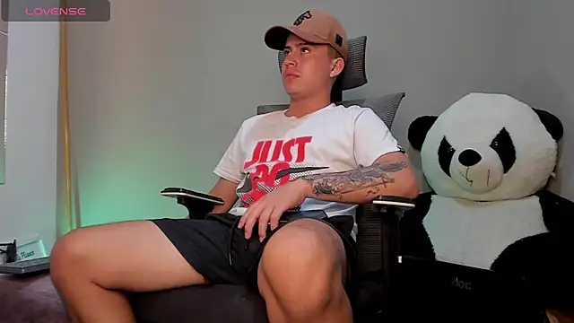 Snapshot of mattiwsmorris_ chatting on October 25, 7:27 am mattiwsmorris online show from October 25, 7:27 am