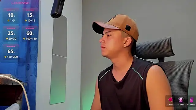 Snapshot of mattiwsmorris_ chatting on November 13, 3:55 pm mattiwsmorris online show from November 13, 3:55 pm