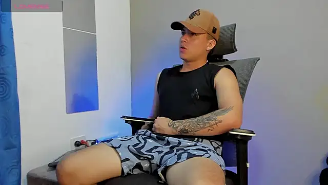 Snapshot of mattiwsmorris_ chatting on November 19, 3:45 pm mattiwsmorris online show from November 19, 3:45 pm