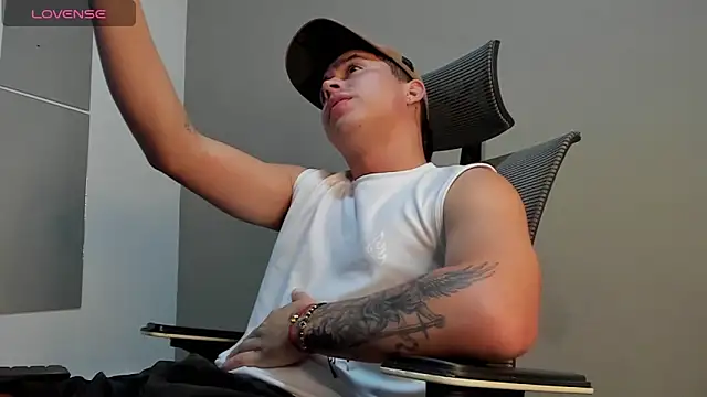 Snapshot of mattiwsmorris_ chatting on December 2, 10:16 pm mattiwsmorris online show from December 2, 10:16 pm