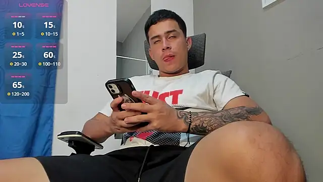 Snapshot of mattiwsmorris_ chatting on January 15, 2:27 am mattiwsmorris online show from January 15, 2:27 am