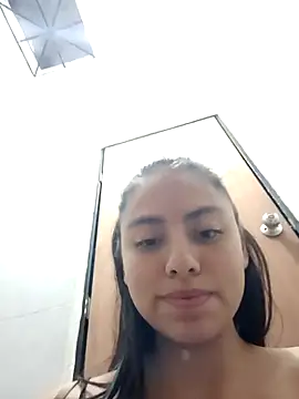 Snapshot of emily_envivo010 chatting on February 20, 9:55 am emily envivo010 online show from February 20, 9:55 am