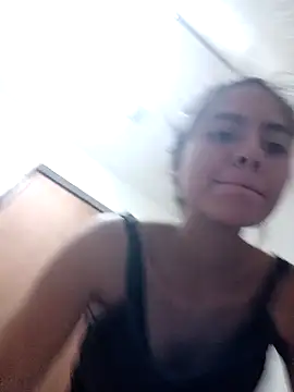 Snapshot of emily_envivo010 chatting on February 22, 9:37 pm emily envivo010 online show from February 22, 9:37 pm