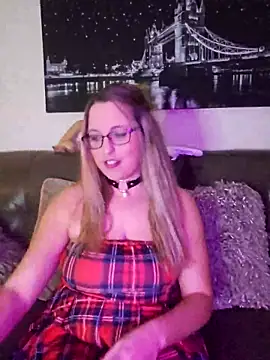 Snapshot of kayebear chatting on February 18, 9:42 pm kayebear online show from February 18, 9:42 pm