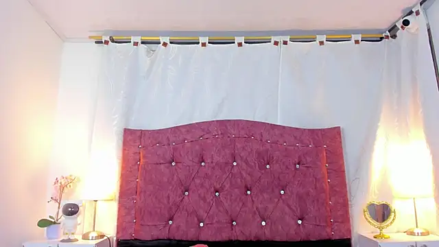 Snapshot of ValentinaGuerra chatting on October 5, 1:37 am ValentinaGuerra online show from October 5, 1:37 am