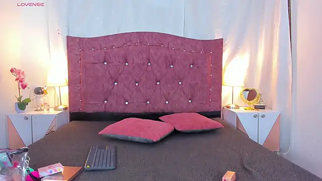 ValentinaGuerra online show from November 29, 10:24 pm