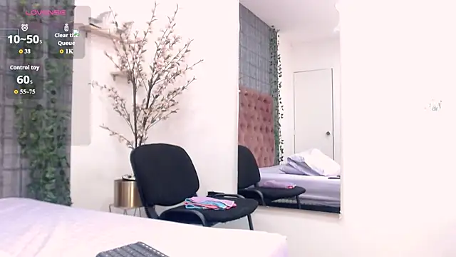 Mia  coluccy online show from September 28, 3:56 am