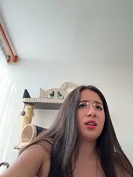 sweetie  annieee online show from April 3, 8:51 pm