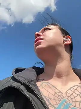 AlishaPrettyBlade online show from May 11, 3:34 am