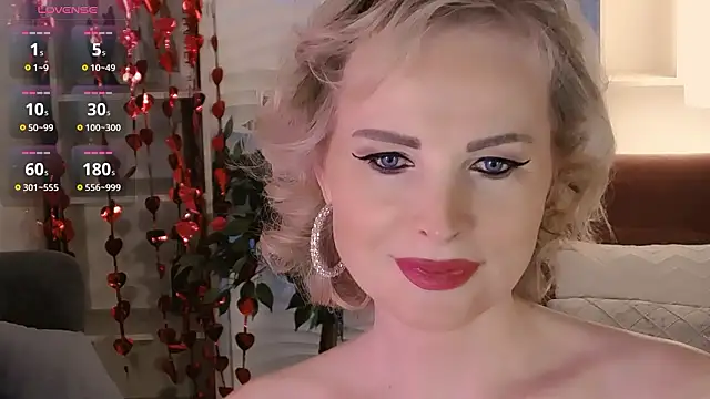 Snapshot of Sandra_Kind chatting on February 19, 5:36 am Sandra Kind online show from February 19, 5:36 am