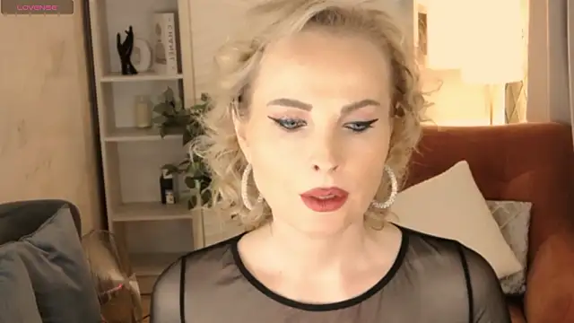 Snapshot of Sandra_Kind chatting on March 8, 5:33 am Sandra Kind online show from March 8, 5:33 am