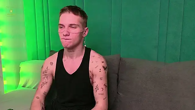 Snapshot of HardinRoss chatting on February 23, 8:55 pm HardinRoss online show from February 23, 8:55 pm