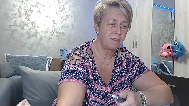 RosesandLillies online show from November 28, 5:48 pm