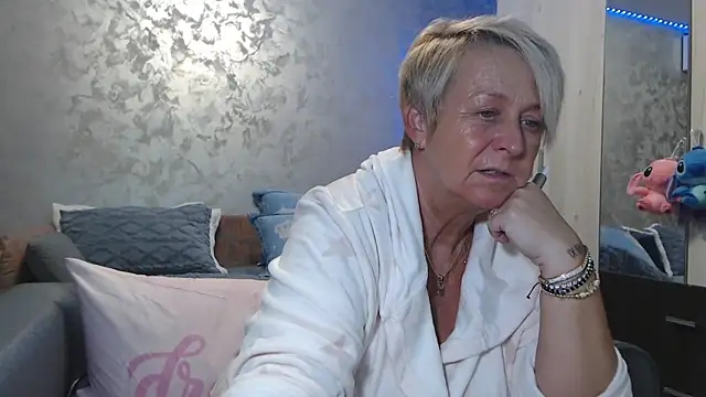 RosesandLillies online show from December 5, 4:58 pm