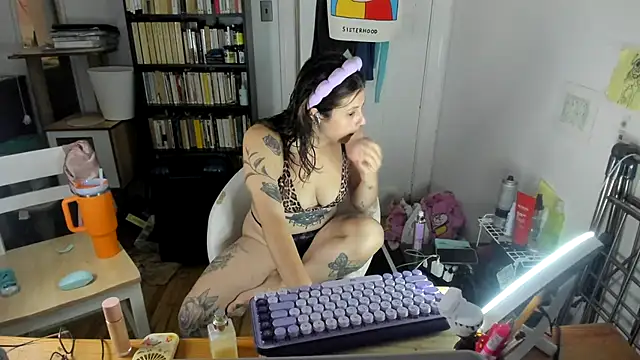 Rosiee69  online show from October 11, 6:28 pm