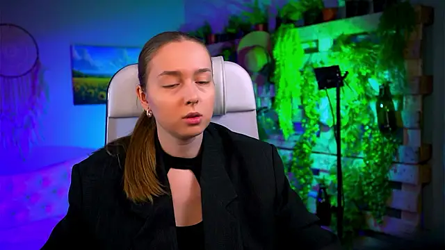 JenniferGraces online show from February 12, 11:16 am