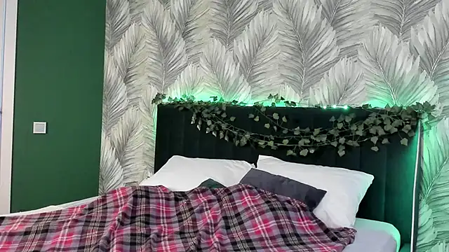 boozekirs  online show from November 5, 3:06 am