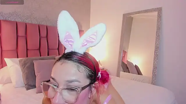 AbellaFox  online show from November 18, 7:29 pm