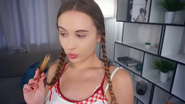 QuennaCoote online show from October 31, 5:52 am