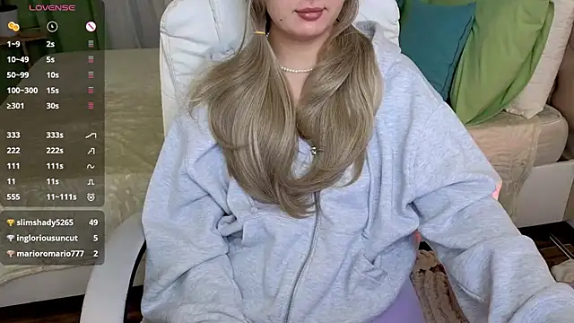 Snapshot of baby_debbie chatting on February 21, 12:49 am baby debbie online show from February 21, 12:49 am