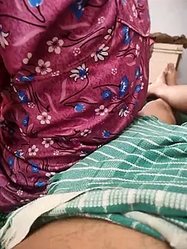 Snapshot of indian_couple4 chatting on June 26, 5:01 am indian couple4 online show from June 26, 5:01 am