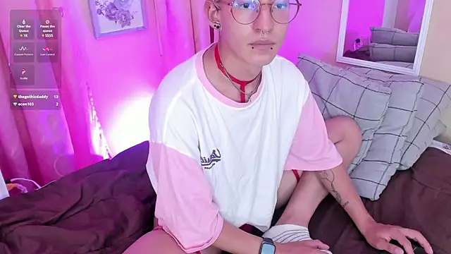 Snapshot of iiangel_ chatting on February 20, 10:05 am iiangel  online show from February 20, 10:05 am