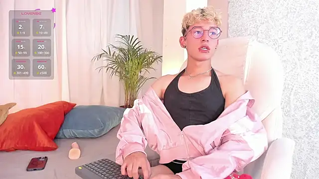 Snapshot of iiangel_ chatting on February 21, 3:34 am iiangel  online show from February 21, 3:34 am