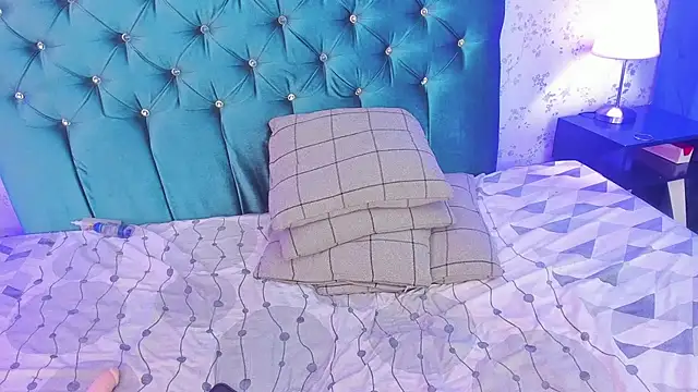 Snapshot of iiangel_ chatting on February 23, 10:06 am iiangel  online show from February 23, 10:06 am