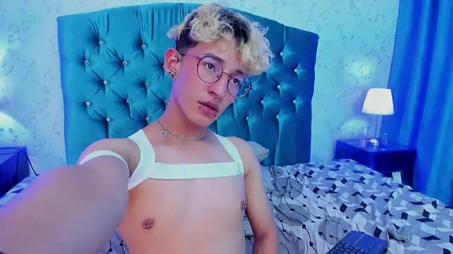 Snapshot of iiangel_ chatting on March 4, 5:53 am iiangel  online show from March 4, 5:53 am