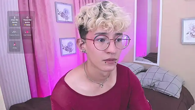 Snapshot of iiangel_ chatting on March 5, 4:02 am iiangel  online show from March 5, 4:02 am