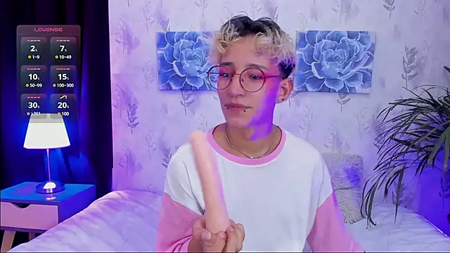 Snapshot of iiangel_ chatting on March 16, 9:27 am iiangel  online show from March 16, 9:27 am