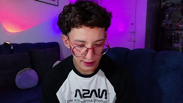 iiangel  online show from April 16, 12:33 am