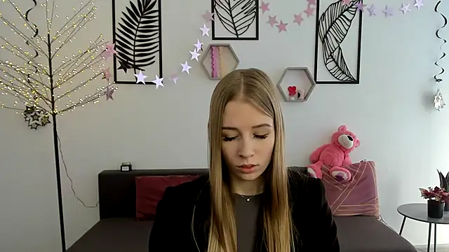 Snapshot of AnnNorriss chatting on February 18, 8:16 am AnnNorriss online show from February 18, 8:16 am