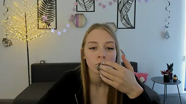 Snapshot of AnnNorriss chatting on February 23, 12:27 pm AnnNorriss online show from February 23, 12:27 pm