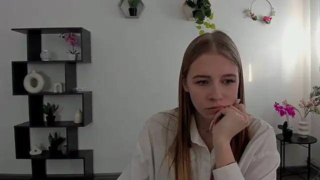 Snapshot of AnnNorriss chatting on March 9, 6:28 am AnnNorriss online show from March 9, 6:28 am