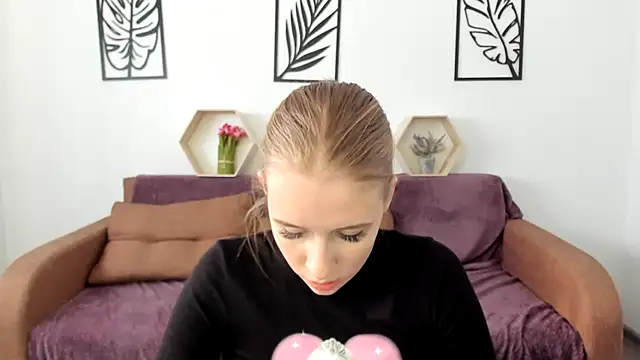 Snapshot of AnnNorriss chatting on March 21, 2:18 pm AnnNorriss online show from March 21, 2:18 pm
