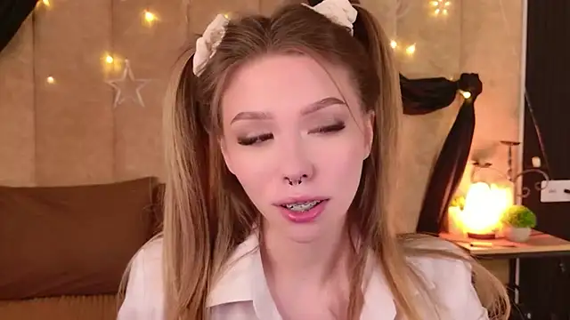 Snapshot of Sierra_Fane chatting on April 27, 6:00 am Sierra Fane online show from April 27, 6:00 am