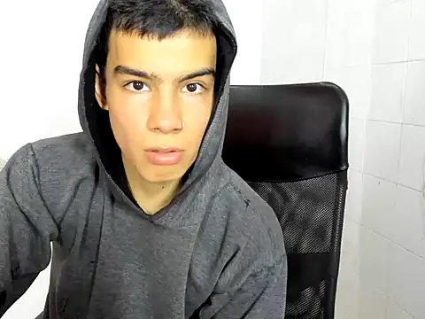 seigfried0 online show from March 2, 7:12 pm